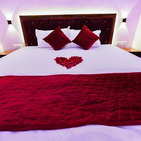 Hotel Rj Патна Экстерьер фото
