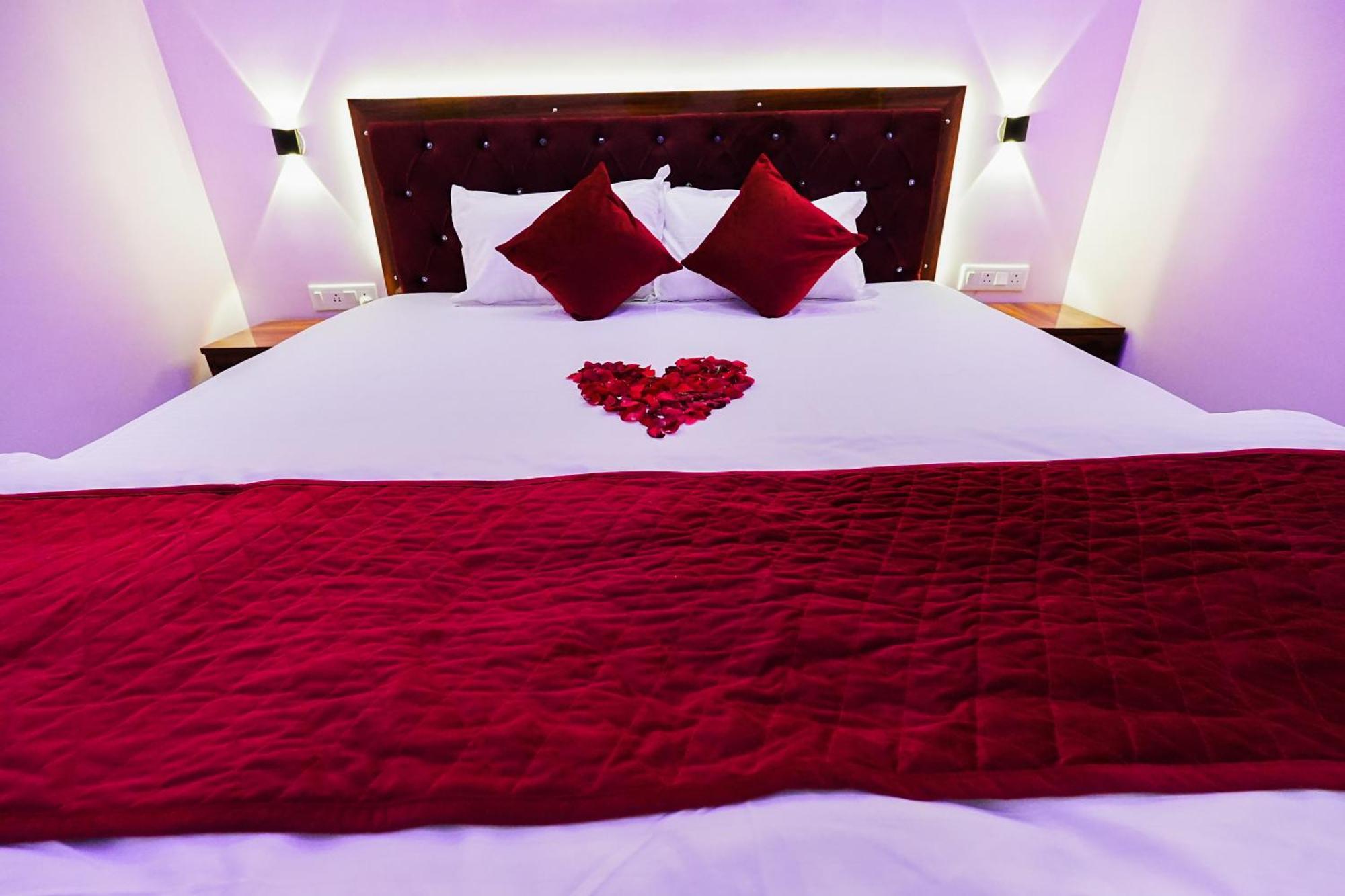 Hotel Rj Патна Экстерьер фото