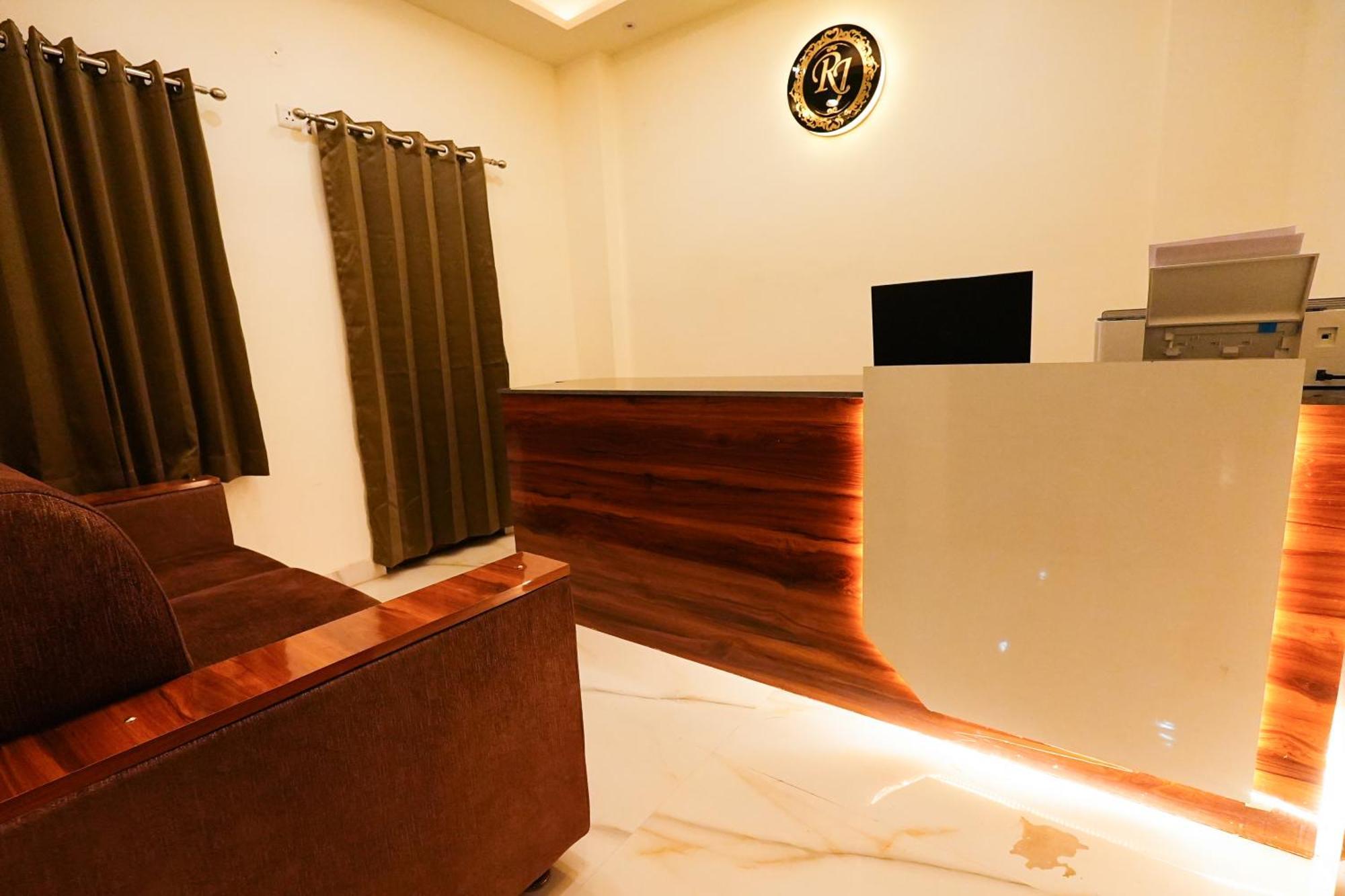 Hotel Rj Патна Экстерьер фото
